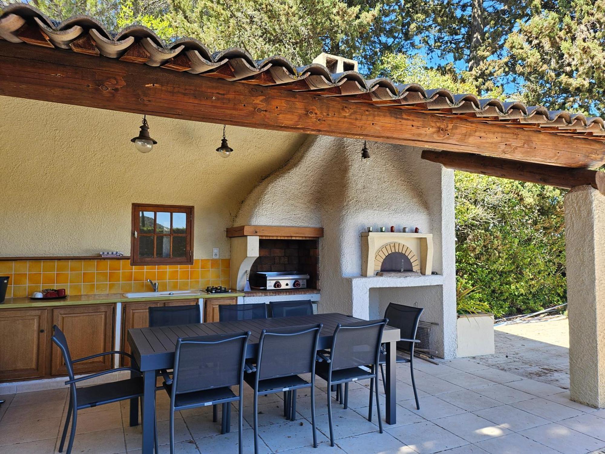 La Luberonne Bed & Breakfast Lourmarin Bagian luar foto