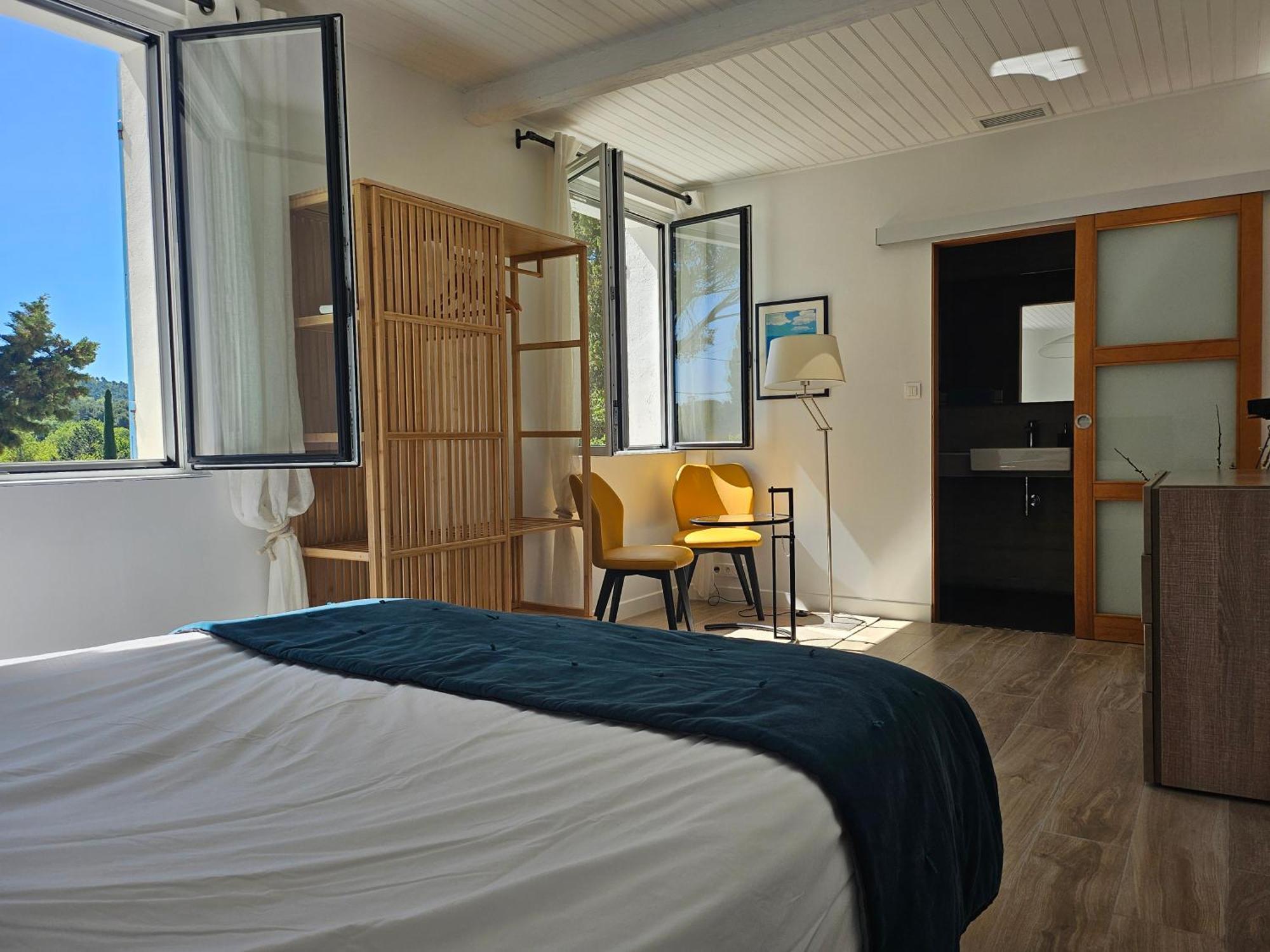 La Luberonne Bed & Breakfast Lourmarin Bagian luar foto