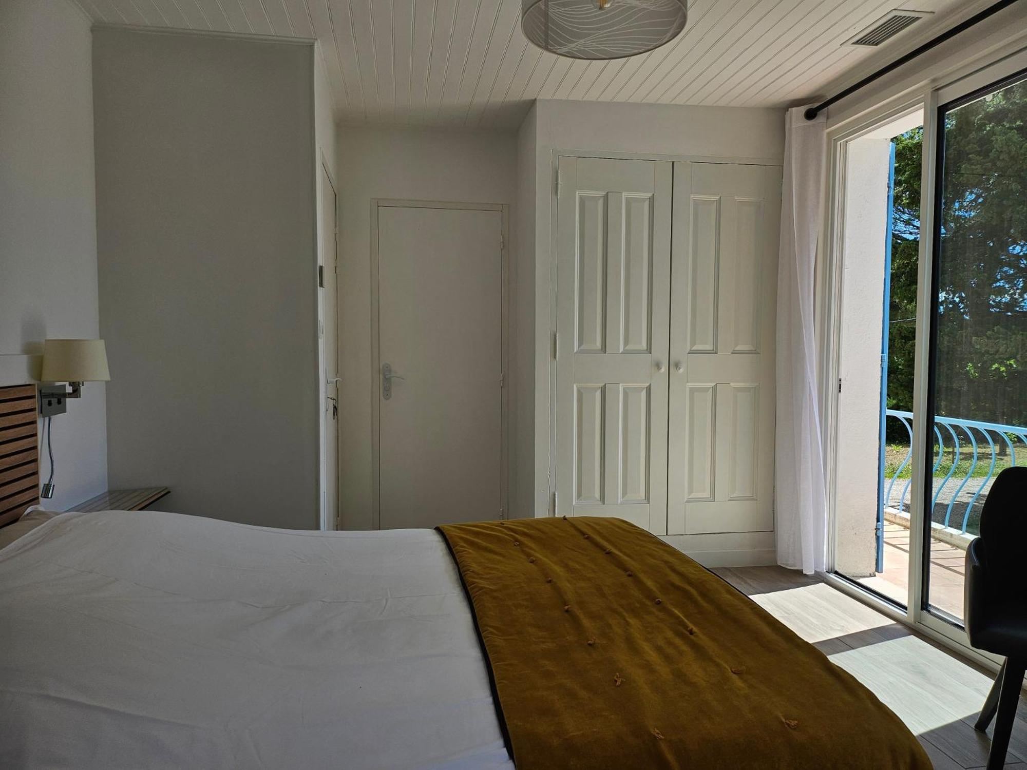 La Luberonne Bed & Breakfast Lourmarin Bagian luar foto