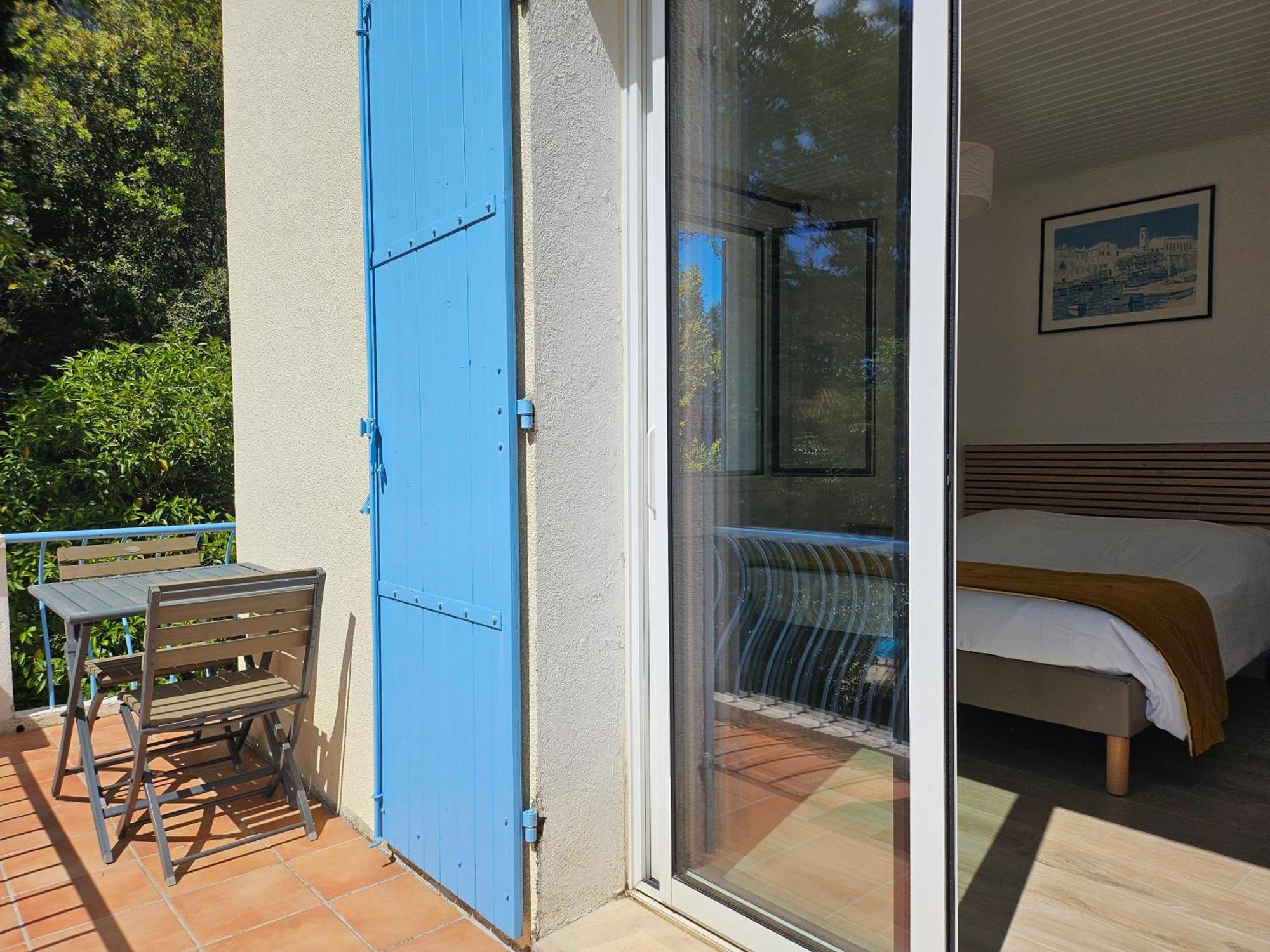 La Luberonne Bed & Breakfast Lourmarin Bagian luar foto