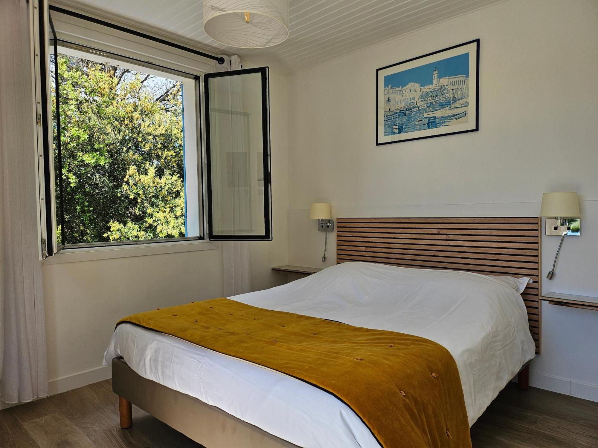 La Luberonne Bed & Breakfast Lourmarin Bagian luar foto