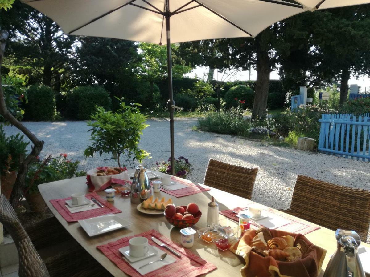 La Luberonne Bed & Breakfast Lourmarin Bagian luar foto