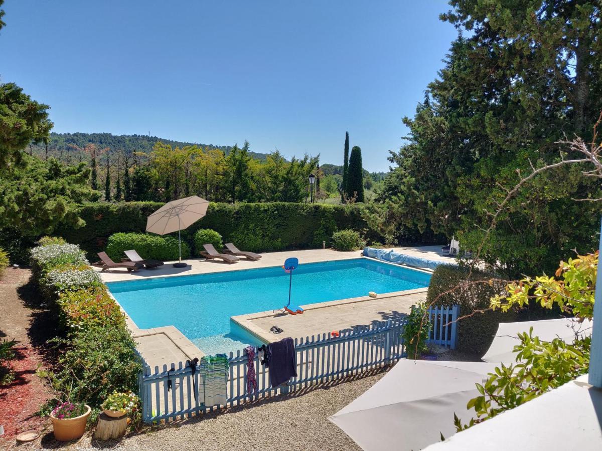 La Luberonne Bed & Breakfast Lourmarin Bagian luar foto